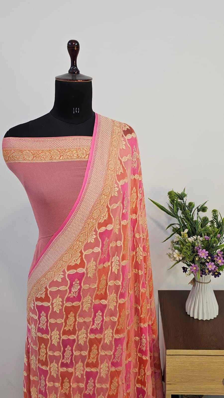 **HANDBRUSH BANARASI HANDLOOM PURE KHADDI GEORGETTE SAREE MADE BY HANDLOOM**