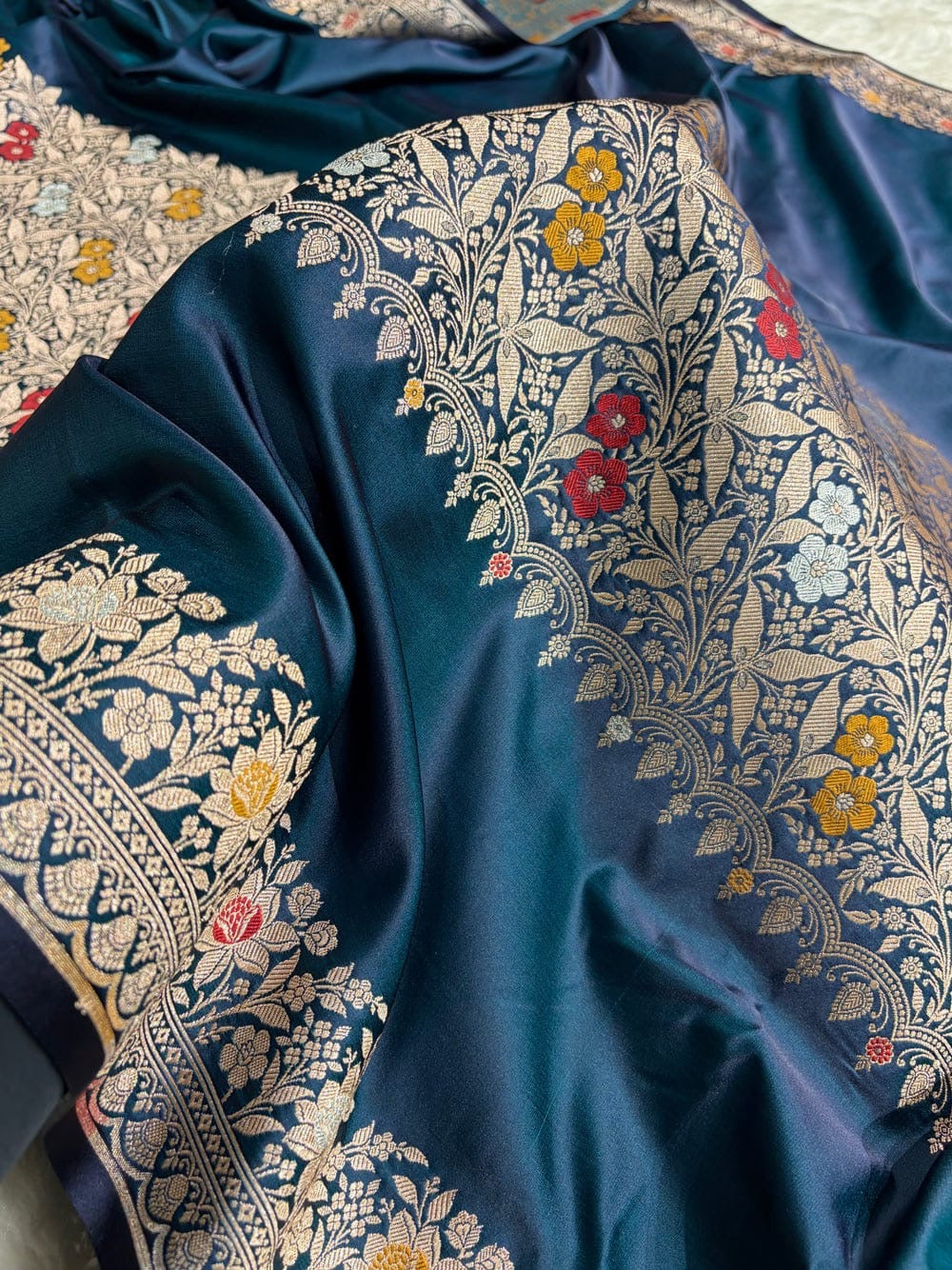 *Banarasi handloom minakari mashru silk saree**