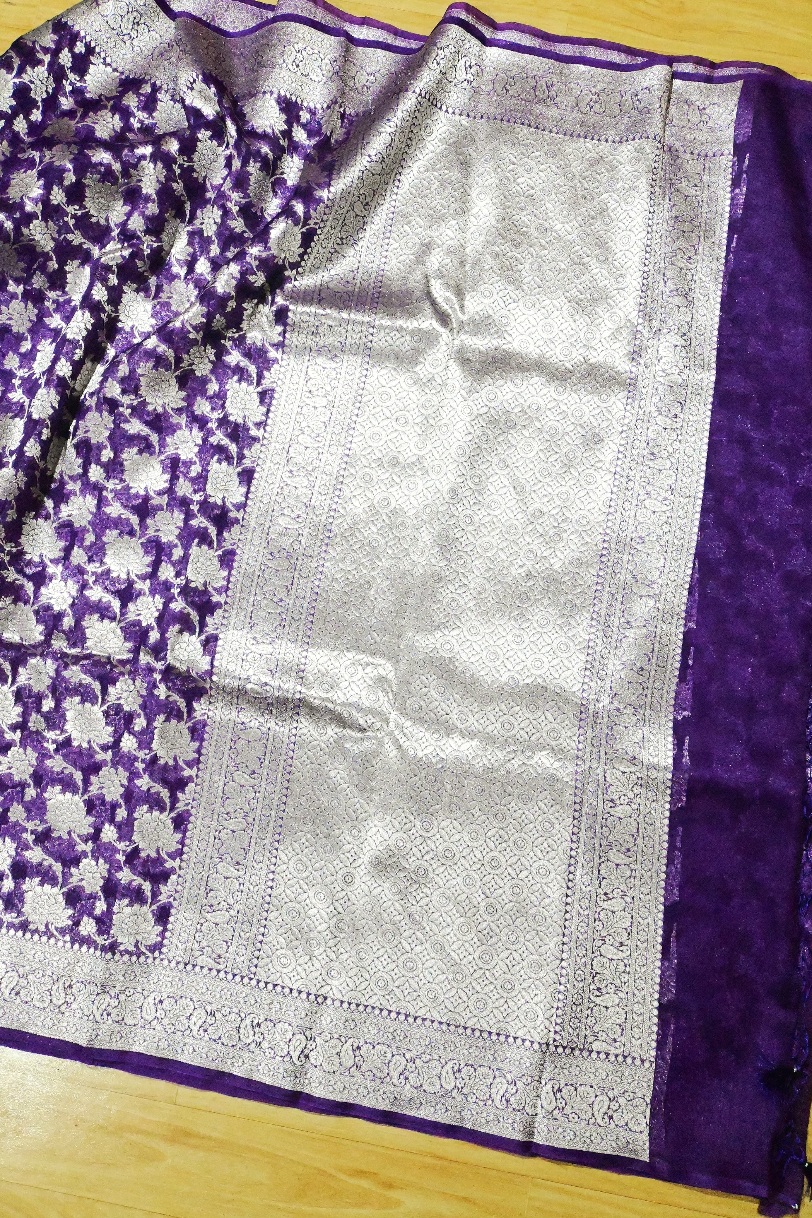 *🪷 Banarasi luxury product 🪷*

 
*High quality Banarasi Pure kora saree made by handloom**

Fabrics -pure kora     shipping extra 
                                          
 *Ready to dispatch*

*Quality Assured P