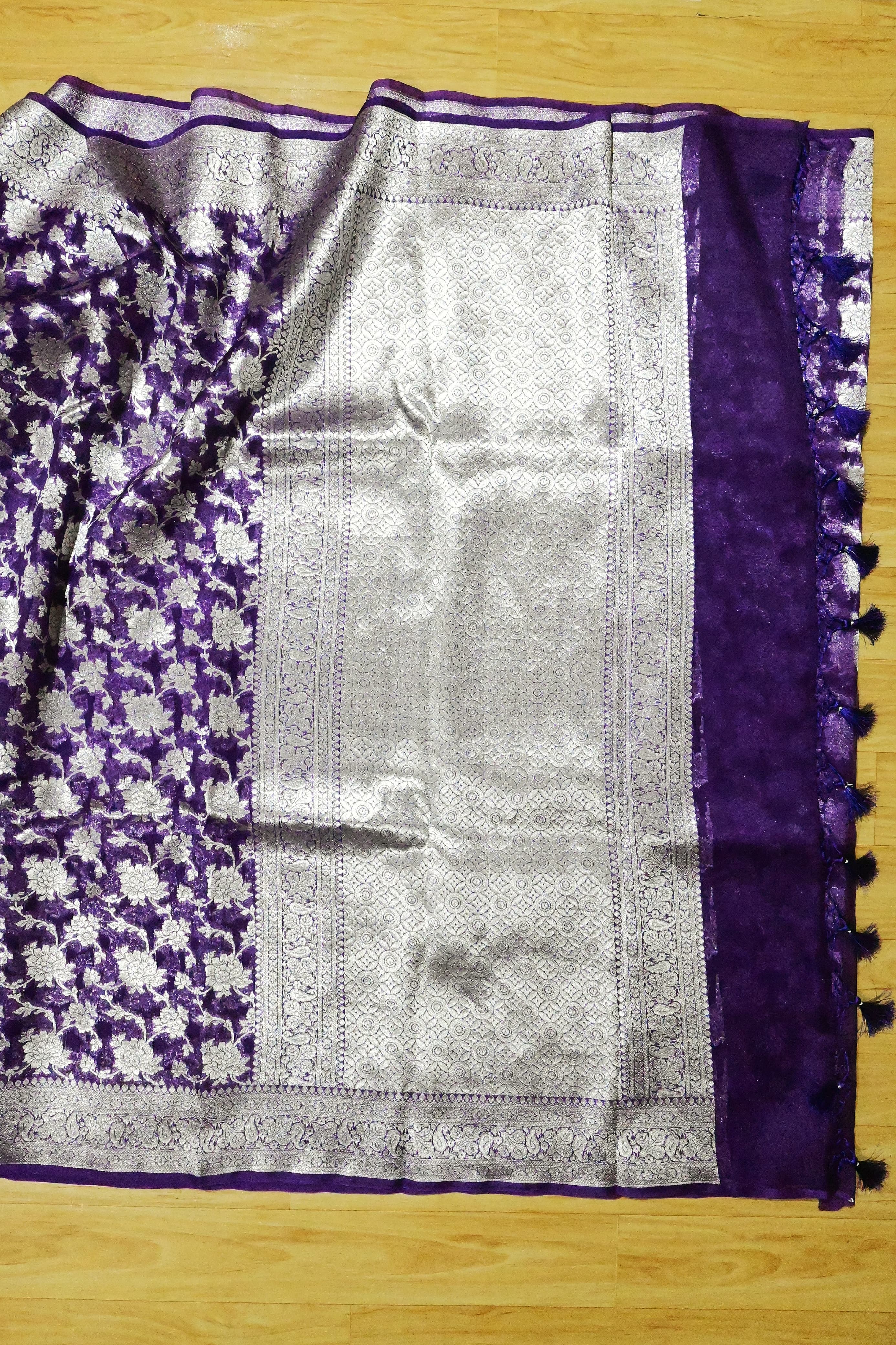 *🪷 Banarasi luxury product 🪷*

 
*High quality Banarasi Pure kora saree made by handloom**

Fabrics -pure kora     shipping extra 
                                          
 *Ready to dispatch*

*Quality Assured P