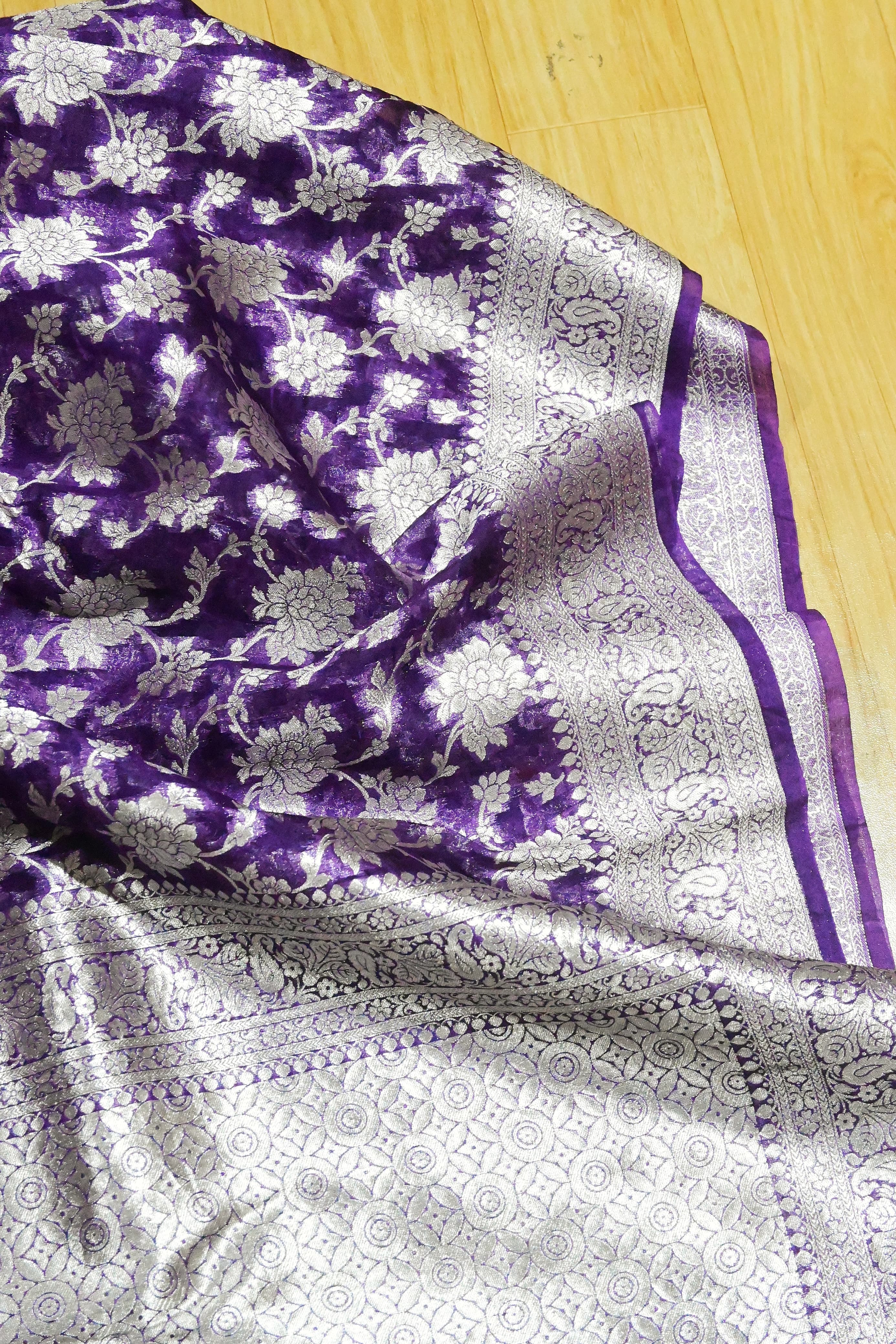 *🪷 Banarasi luxury product 🪷*

 
*High quality Banarasi Pure kora saree made by handloom**

Fabrics -pure kora     shipping extra 
                                          
 *Ready to dispatch*

*Quality Assured P