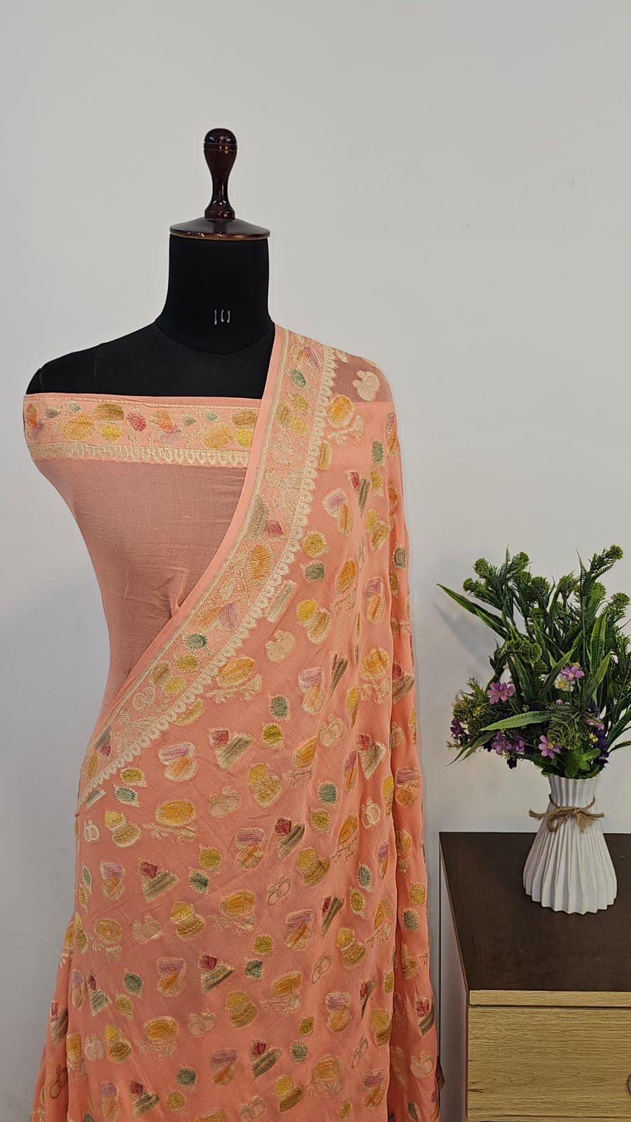 **HANDBRUSH BANARASI HANDLOOM PURE KHADDI GEORGETTE SAREE MADE BY HANDLOOM**